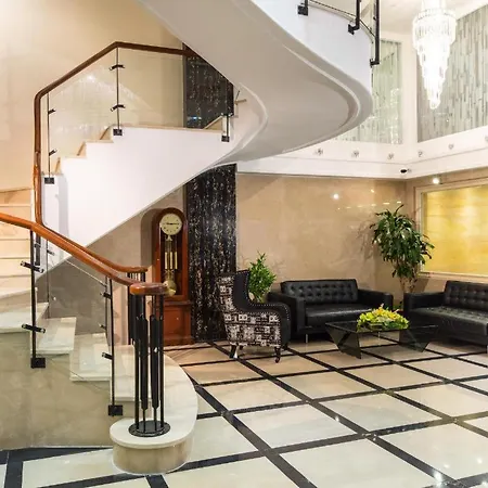 Empress Hotel In D1 - 23M2 - Cozzy Place